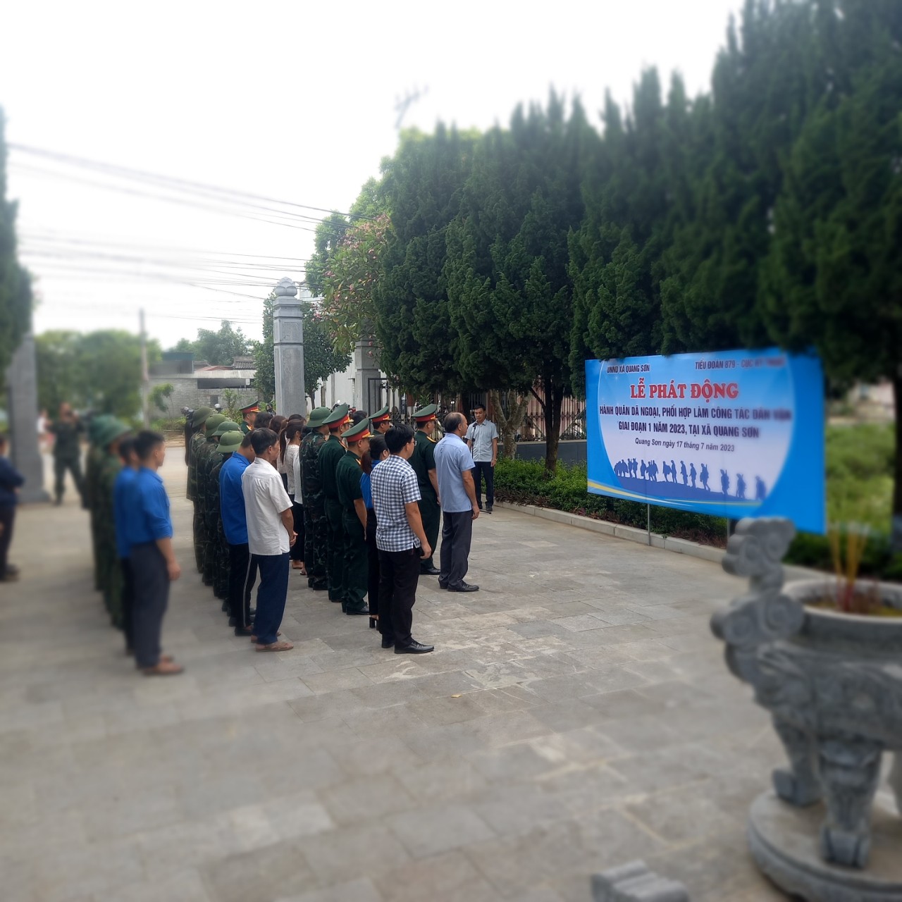 Tiểu đoàn 879 - Cục Kỹ thuật tổ chức hành quân dã ngoại, phối hợp làm công tác dân vận tại xã Quang Sơn